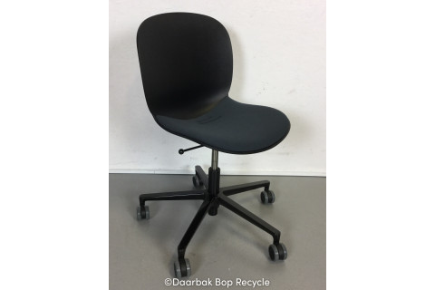 RBM Noor 6070s kontorstole med sort skal og polster på sæde.