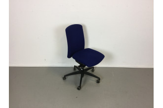 Duba B8 kontorstol med blåt polster og høj firkantet ryg