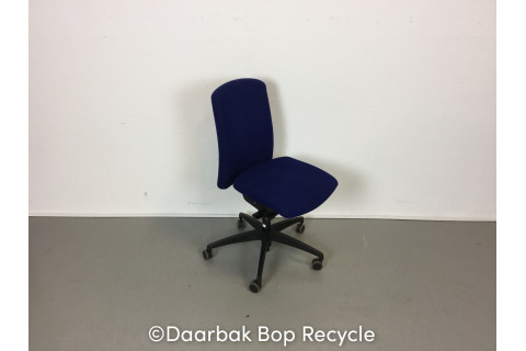 Duba B8 kontorstol med, blå polster og høj firkantet ryg