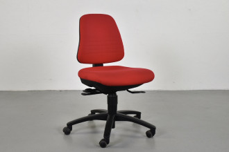 Dauphin kontorstol med rødt polster og sort stel.