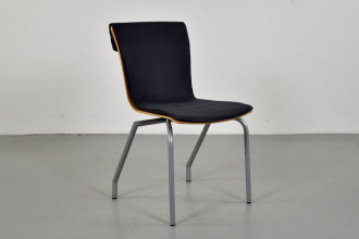 Four Design  G2 konferencestol med blå/sort polster og med kip funktion