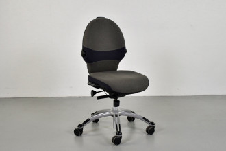 RH Extend kontorstol med gråbrun polster med grå bælte