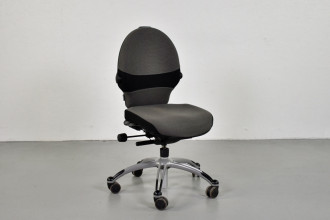 RH Extend kontorstol med gråbrun polster med sort bælte