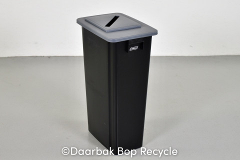 Probbax beholder til affald, med låg
