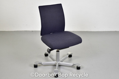 HÄG H05 5200 kontorstol med sort/blå polster og grå stel