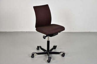 HÄG H05 5200 kontorstol med rødbrun polster og sort stel.