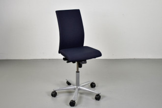 HÄG H04 Credo kontorstol med sort/blå polster, høj ryg og grå stel