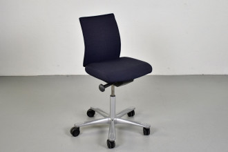 HÄG H05 5200 kontorstol med sort/blå polster og grå stel.