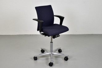 HÄG H04 Credo kontorstol med sort/blå polster, armlæn og grå stel