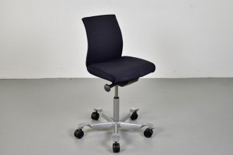 HÄG H05 5200 kontorstol med sort/blå polster og grå stel.