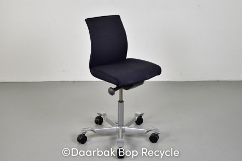HÄG H05 5200 kontorstol med sort/blå polster og gråt stel