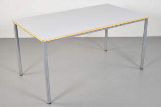 Kantine-/mødebord med grå plade og alufarvet stel