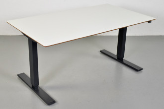 Scan Office hæve-/sænkebord med hvid laminat, 140 cm.