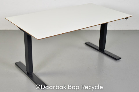 Scan Office hæve-/sænkebord med hvid laminat, 140 cm.