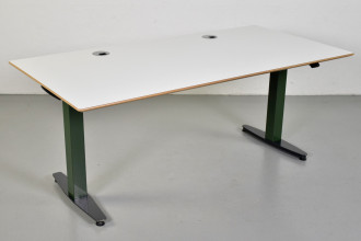Hæve-/sænkebord fra Duba B8 med hvid plade og grønt stel