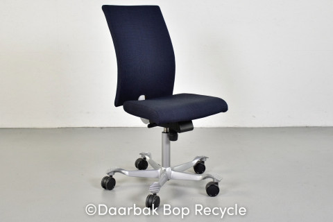 HÄG H04 4400 kontorstol med sort/blå polster og gråt stel
