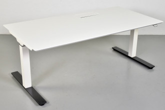 Hæve-/sænkebord med hvid plade