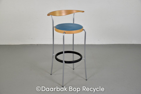 Magnus Olesen Partout barstol med blåt sæde