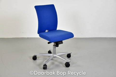 HÄG H04 Credo 4200 kontorstol med blåt polster og gråt stel