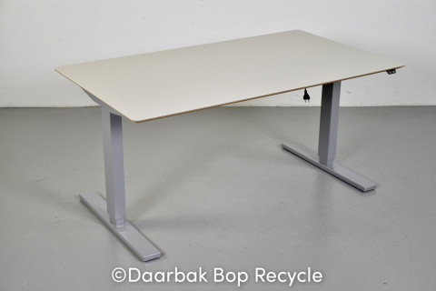 Scan Office hæve-/sænkebord med hvid linoleum, 140 cm.