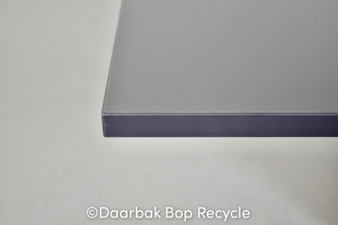 Ny bordplade med antracitgrå laminat og grå ABS kant, 160x70 cm.