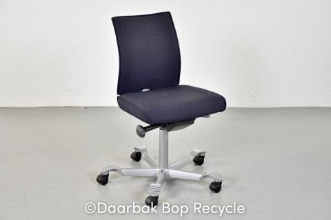 HÄG H05 5200 kontorstol med sort/blå polster og gråt stel