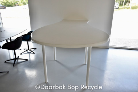 Højbord/ståbord i hvid med hvidt stel