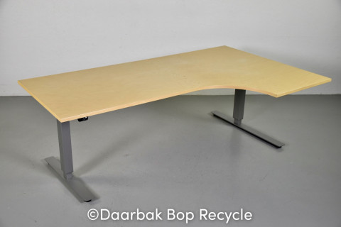 Hæve-/sænkebord i ahorn med højresving, 200 cm.