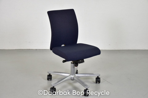 HÄG H04 Credo 4200 kontorstol med sort/blå polster og alugråt stel