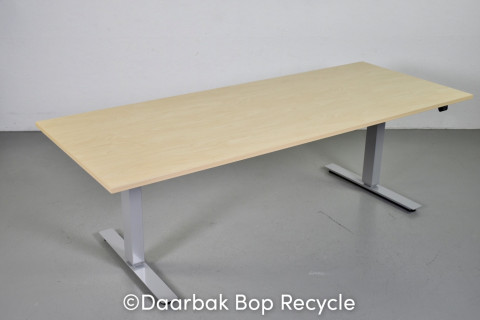EFG hæve-/sænkebord i birk, 200 cm.