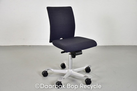 HÄG H04 4200 kontorstol med sort/blå polster og sølvgråt stel