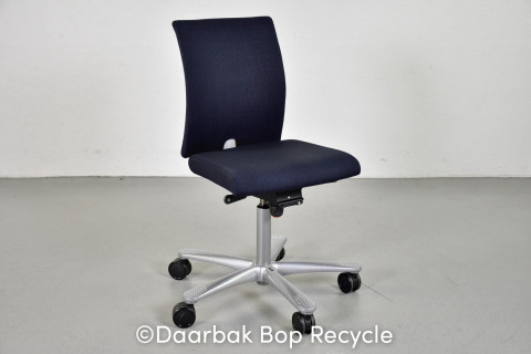 HÄG H04 Credo 4200 kontorstol med sort/blå polster og alugråt stel