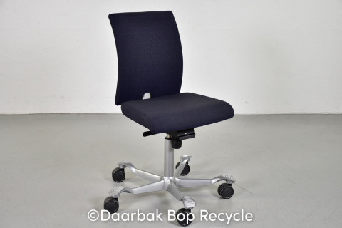 HÄG H04 4200 kontorstol med sort/blå polster og alugråt stel