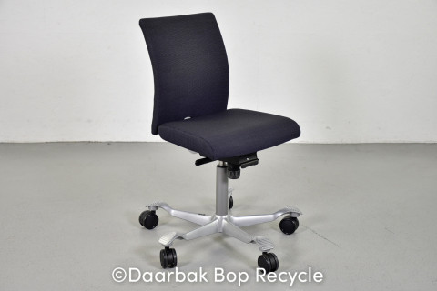HÄG H04 4200 kontorstol med sort/blå polster og alugråt stel