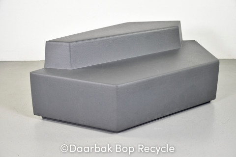 Pentagon sofa i grå
