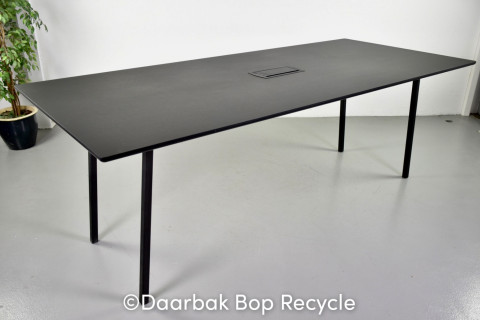 Højbord med sort linoleum og sort stel