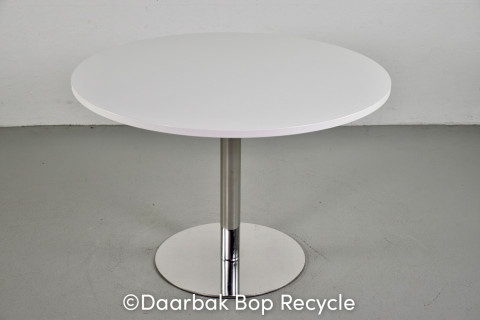 Rundt mødebord med hvid plade, Ø 110 cm.