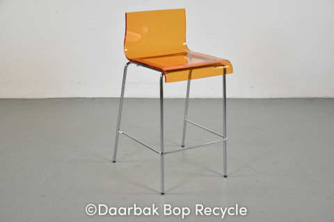 Barstol i orange med krom stel