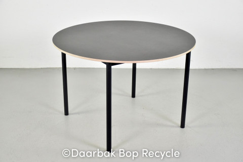Rundt Muuto Base Table i sort, Ø: 110 cm.