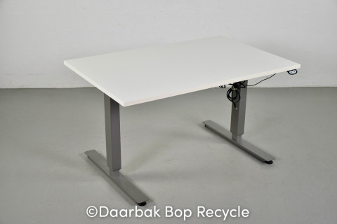 EFG hæve-/sænkebord med hvid plade og alugråt stel, 120 cm.