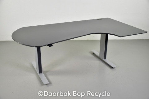 Holmris B8 hæve-/sænkebord i grå med højresving, 200 cm.