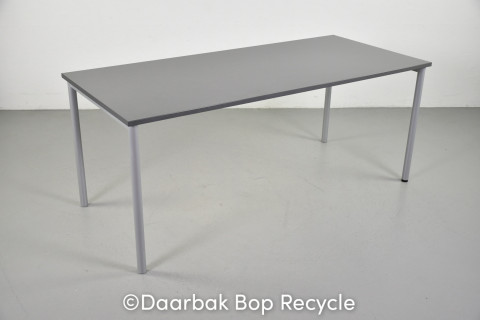 Holmris B8 kantinebord med grå plade