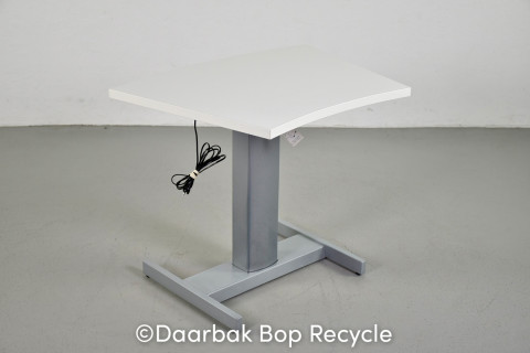 Lille hæve-/sænkebord med hvid plade og alugråt stel