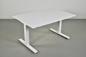 Kinnarps hæve-/sænkebord i hvid, 120 cm.