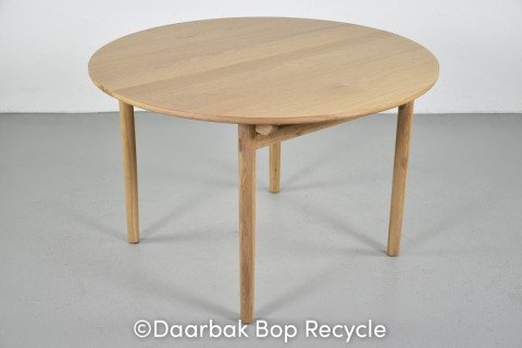 Rundt Inventarland Carlton mødebord i eg, Ø: 120 cm.